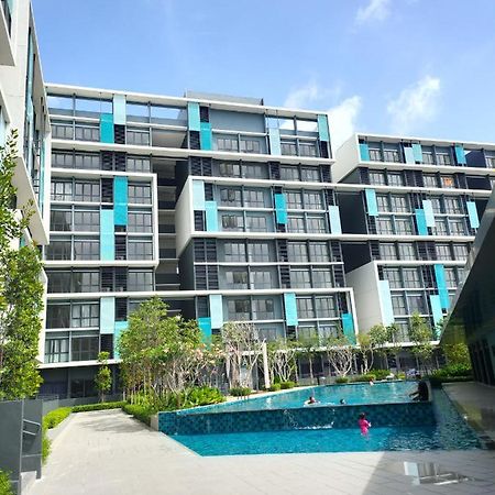 Homestay Klia Core Soho Suites Сепанг Екстериор снимка