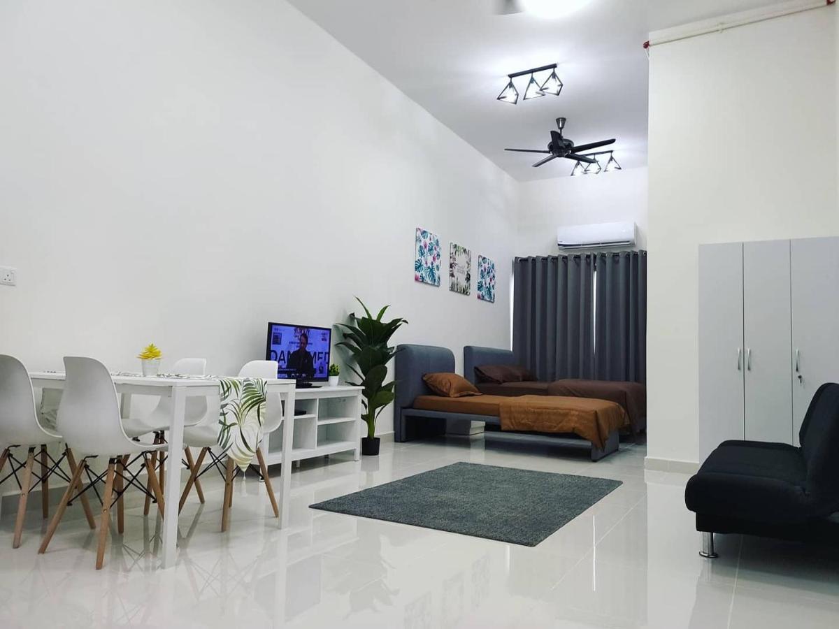 Homestay Klia Core Soho Suites Сепанг Екстериор снимка